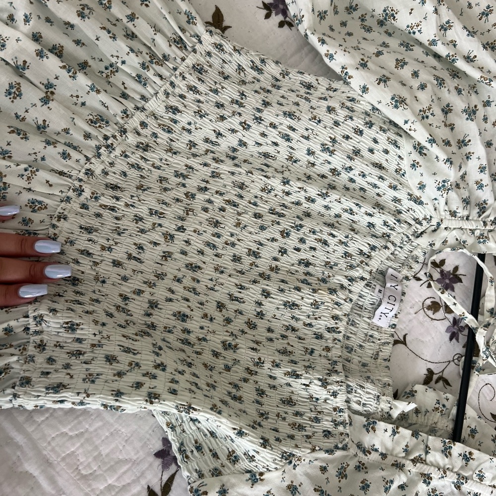 Beautiful floral ivycityco dress. Worn once, no longer fit.